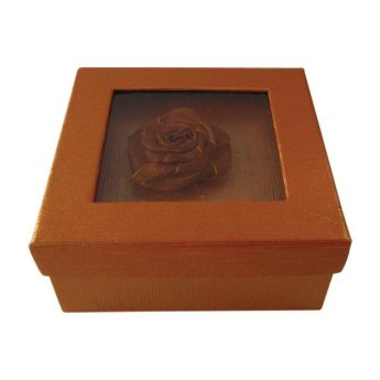 11401142 Τετράγωνο χάρτινο καφέ κουτί με λουλούδι