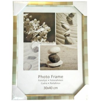 10401070 Κορνίζα πλαστική 30 Χ 41